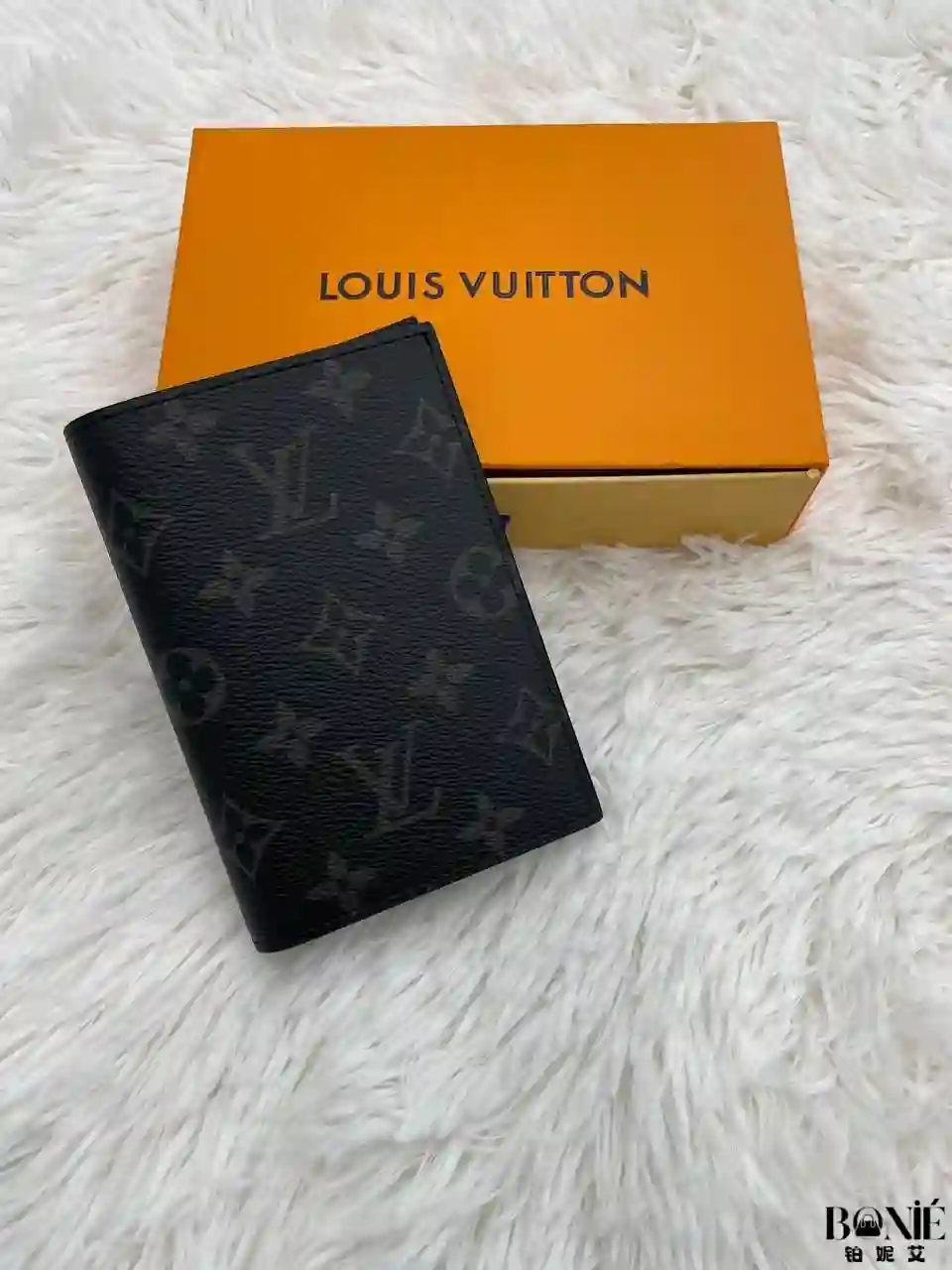 Untitled design - 1 M64501 - Louis Vuiiton 护照套 - Image 1