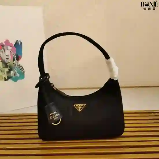 1NE515 - Prada 升级版金色五金HOBO
