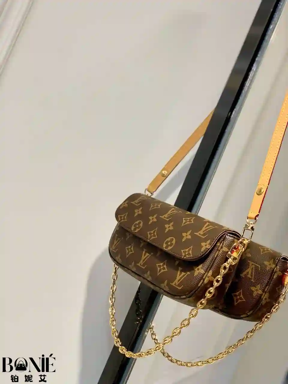 M81911 - Wallet On Chain Ivy 手袋