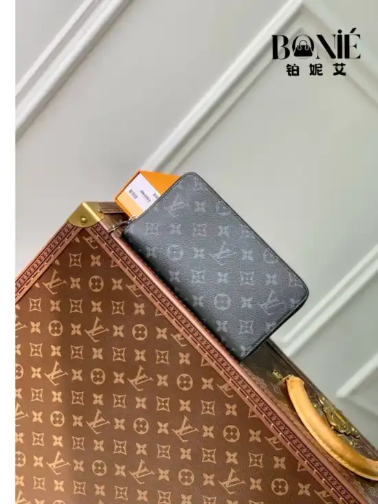 M600002 - Louis Vuiiton Monogram Eclipse Zippy 大号钱夹