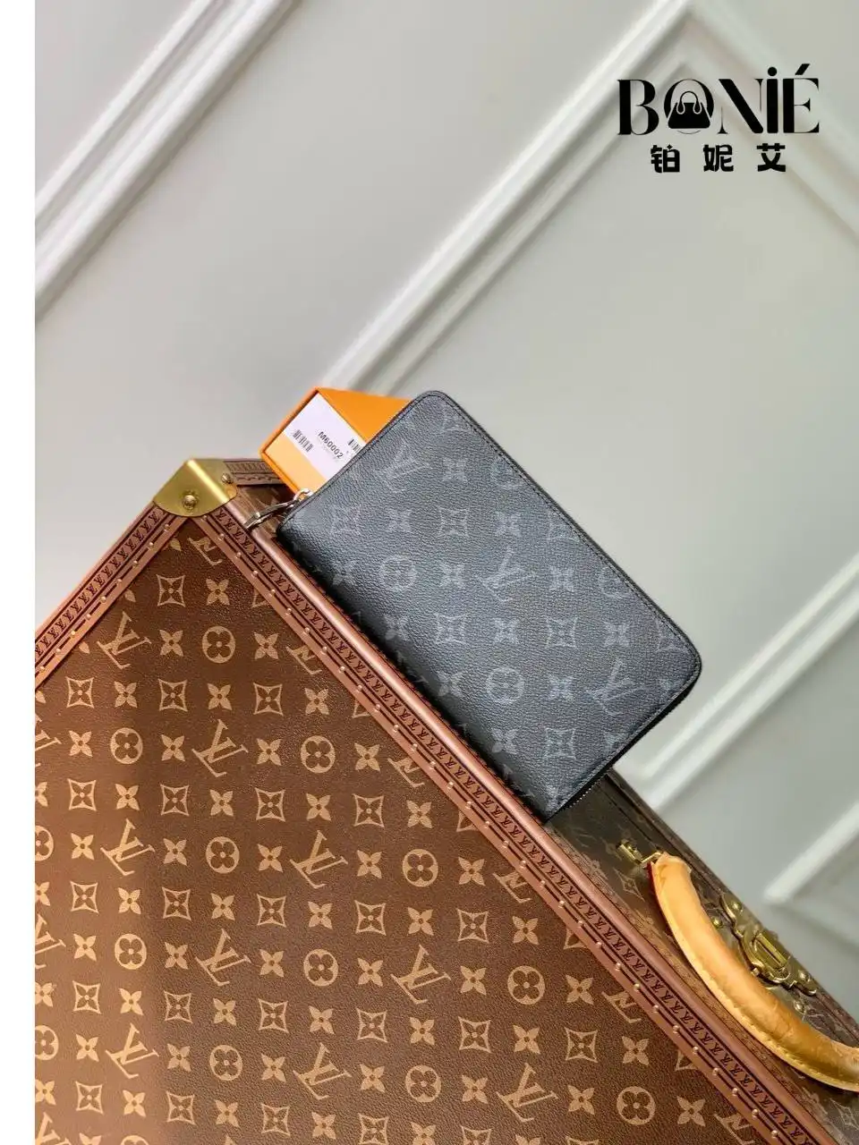 M600002 - Louis Vuiiton Monogram Eclipse Zippy 大号钱夹