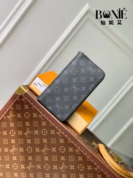 M600002 - Louis Vuiiton Monogram Eclipse Zippy 大号钱夹 - Image 3