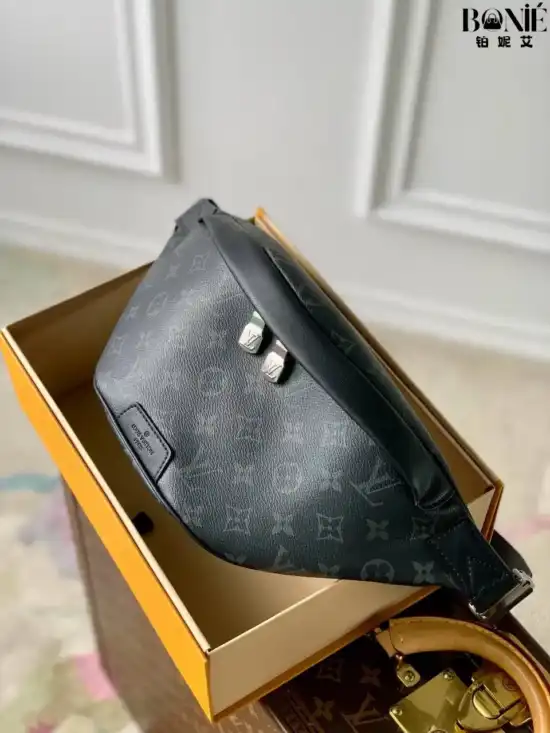 M46035 - Louis Vuiiton Discovery 腰包